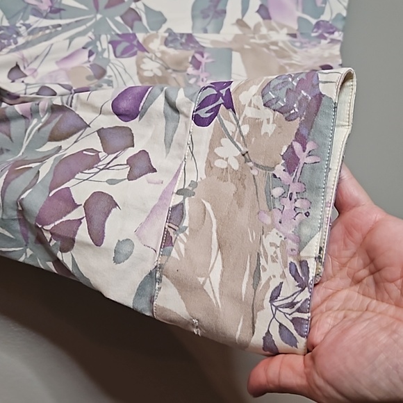 Floral button up shirt - Picture 2 of 5